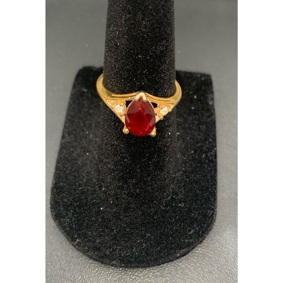 Vintage Signed Avon Ring Scarlet Temptation Faux Red Garnet Gold Tone Sz 4.75 - Picture 1 of 4